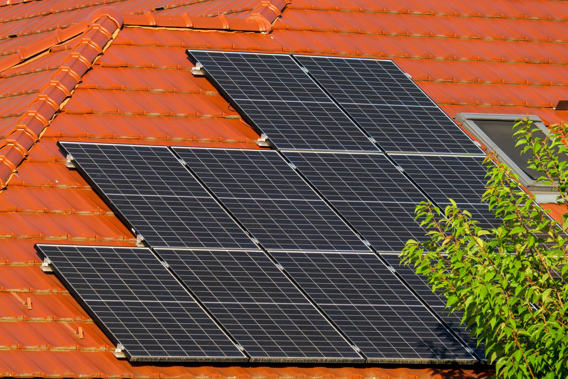 How Many Solar Panels Does an Average Home Need?
